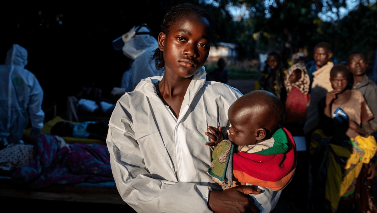 Kampf gegen Ebola, Kampf gegen Mythen