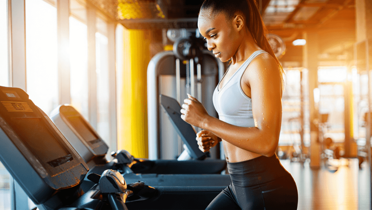 Bauchfett loswerden: Einmal pro Woche Intensivtraining reicht Dreimal kurz oder einmal lang: Eine neue Studie hat untersucht, ob man die wöchentliche Trainingszeit besser aufteilen oder an einem Tag absolvieren sollte – mit spannenden Ergebnissen. Mehr erfahren