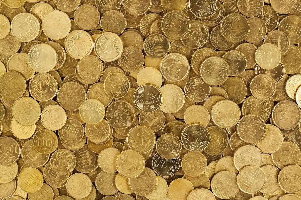 Haushaltsausgaben und finanzielle Kennzahlen werden in einer Besprechung analysiert